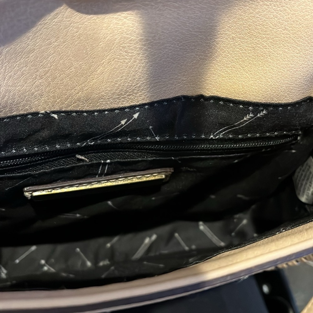 Street Level Crossbody - Picture 4 of 5